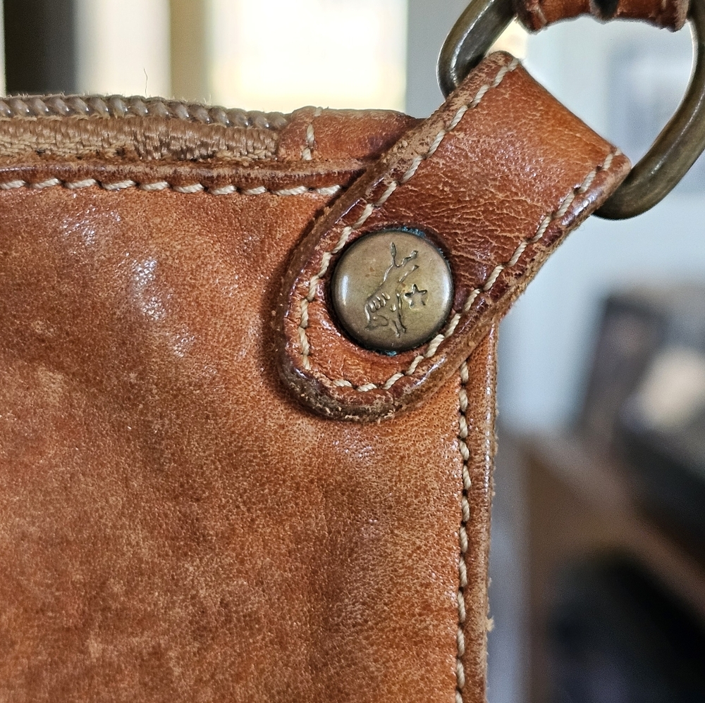Il Bisonte Vintage Tan Leather Crossbody Bag - Picture 5 of 12